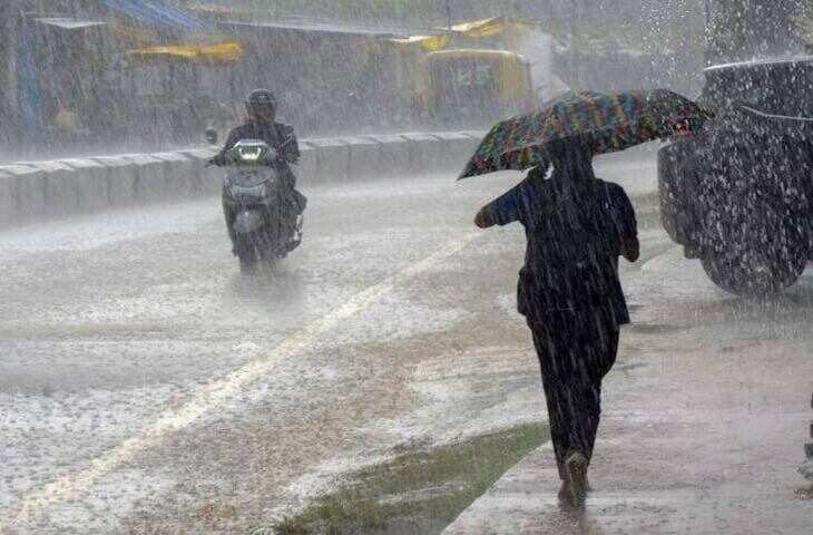 Delhi-NCR Weather Today: आज बारिश के आसार, उमस बढ़ाएगी परेशानी; मानसून की विदाई से पहले मौसम का बदला मिजाज