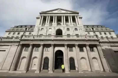 Bank of England ने जारी की चेतावनी, ब्रिटेन मंदी के दौर में, ब्याज दरें 14 साल के उच्चतम स्तर पर !