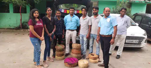 Raipur रायपुर में 14 कोबरा का किया गया रेस्क्यू