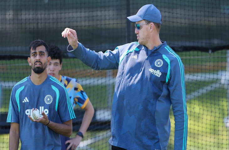 India vs New Zealand: तेज हवाओं से निपटने के लिए मोर्ने मोर्कल की अनोखी सलाह, खिलाड़ियों से कही पंखे के सामने खड़े होने की बात
