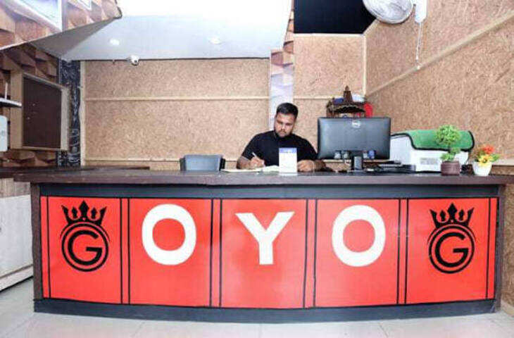 OYO में रात गुजारने के बाद सुबह खुला बड़ा राज! कमरे से कपड़े गायब