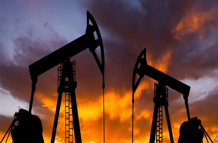 Crude Oil Price Crash: 3 महीने के निचले स्तर पर पहुंचा क्रूड ऑयल, क्या अब सस्ता होगा पेट्रोल और डीजल? जानें पूरी खबर