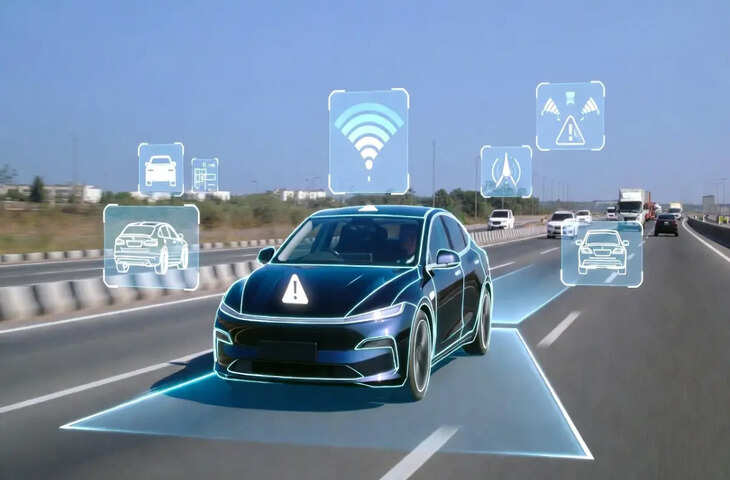 वीडियो में देखें 2026 के अंत तक गाड़ियों में अनिवार्य होगी व्हीकल-टू-व्हीकल कम्युनिकेशन टेक्नोलॉजी, हादसे रोकने की दिशा में बड़ा कदम