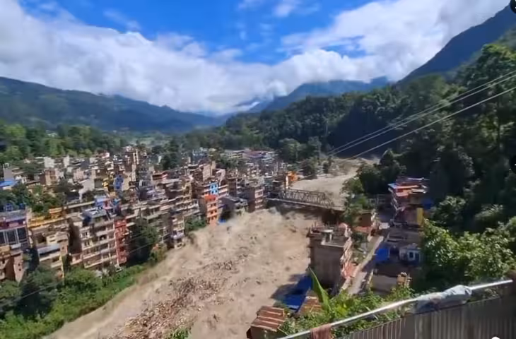 नेपाल का वो खूबसूरत इलाका जो बाढ़ में डूबा, जानिए क्यों वहाँ पहुँचते हैं हज़ारों विदेशी पर्यटक?