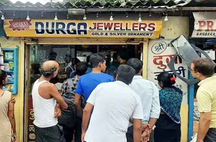 Jamshedpur जमशेदपुर में आभूषण की दुकान से दो किलो चांदी चोरी