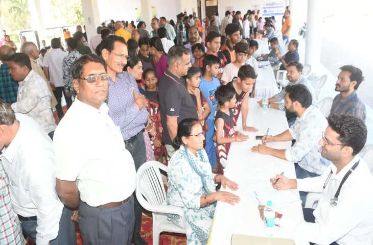 कर्पूर चंद्र कुलिश की जन शताब्दी पर झालावाड़ में आयोजित स्वास्थ्य जागरूकता शिविर में उमड़ा शहरवासियों का उत्साह