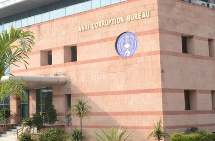 100000 रुपये की रिश्वत लेते ट्रैप हुआ ASI, भागने में टूटा पैर... एसीबी ने पीछा कर दबोचा