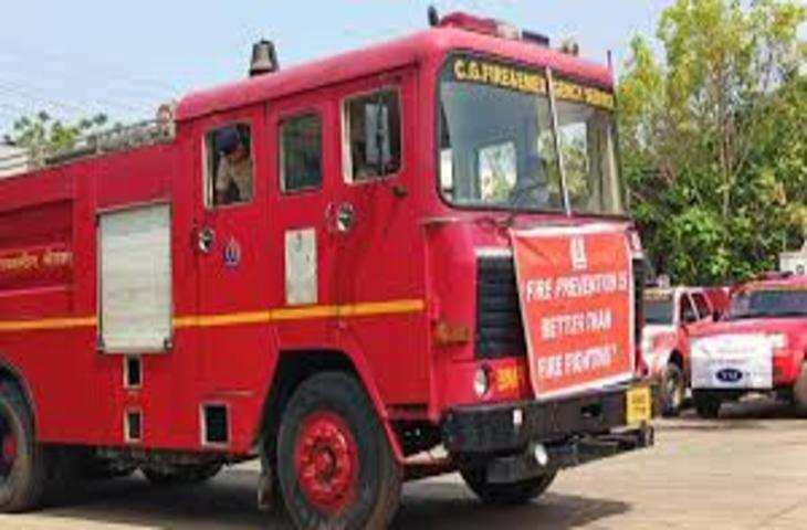 Rishikesh अग्निशमन सेवा दिवस पर वाहनों के साथ अग्नि सुरक्षा जागरूकता रैली निकाली