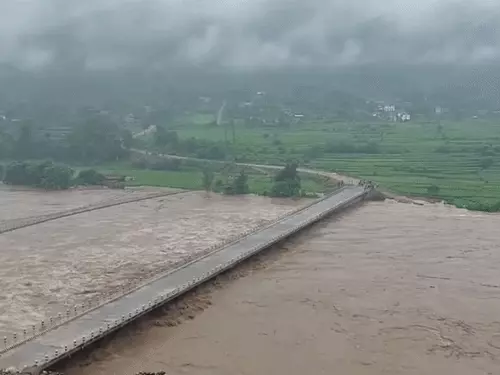 Breaking : Nepal Flood: नेपाल में बारिश से तबाही, 21 की मौत; नारायणी खतरे के निशान से 2 मीटर ऊपर