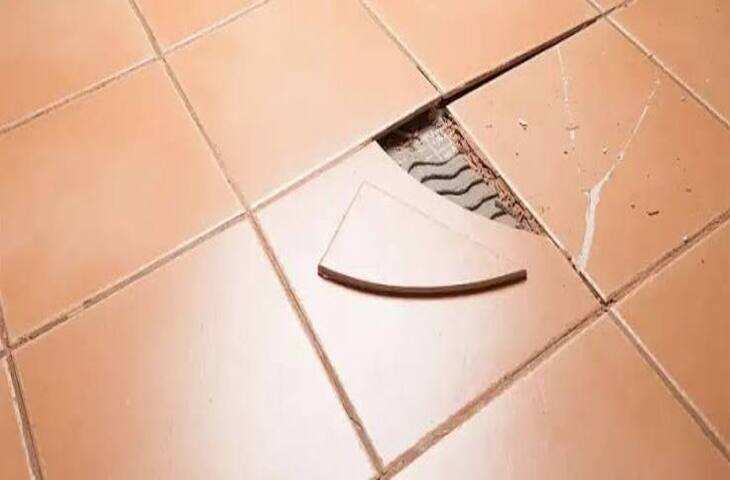 Floor Tiles Care: टाइल्स के बीच बार-बार टूट रहा है ग्राउट? इन वजहों को न करें नजरअंदाज