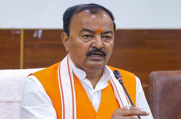 लाल टोपी और नीले परिधान को लेकर केशव मौर्य का सपा पर हमला, बोले- &lsquo;काली करतूतें छिपाने की कोशिश&rsquo;
