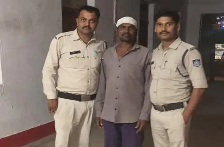 उमरिया में जंगल से अवैध रेत उत्खनन का मामला, वन विभाग की टीम को देखकर सड़क पर रेत गिराई और ट्रैक्टर-ट्रॉली लेकर भागे