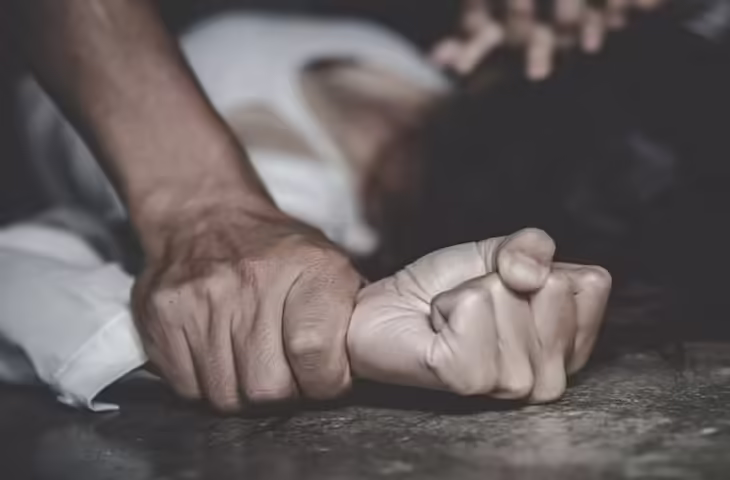 दिल्ली में दर्दनाक वारदात: चलती स्लीपर बस में महिला से गैंगरेप, पुलिस ने शुरू की जांच; बस जब्त