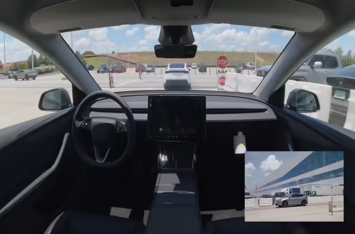 Elon Musk का नया ऐलान: Tesla FSD में आने वाला 'Text and Drive', जाने कैसे काम करेगा ये फीचर और क्या है फायदे ?