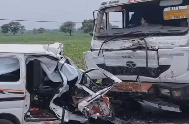 महाकाल के दर्शन कर गुजरात लौट रहे श्रद्धालुओं की दर्दनाक मौत, सामने से आए ट्रॉला ने मारी टक्कर