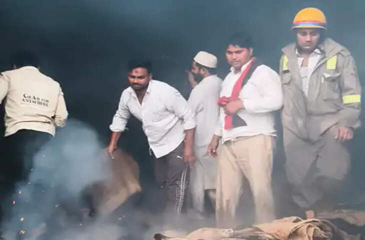 सादाबाद में बारदाने के गोदाम में लगी भीषण आग, लाखों रुपये का सामान जलकर राख