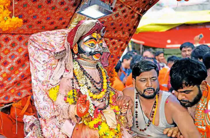 श्रावण की पहली सवारी में वैदिक उद्घोष की गूंज, राजसी ठाठ के साथ निकले बाबा महाकाल