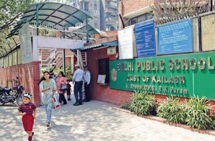 BREAKING : दिल्ली में सुबह-सुबह दहशत! 3 बड़े स्कूलों को मिली बम से उड़ाने की धमकी, आनन-फानन में पहुंचे फायर ब्रिगेड और बम स्क्वॉयड