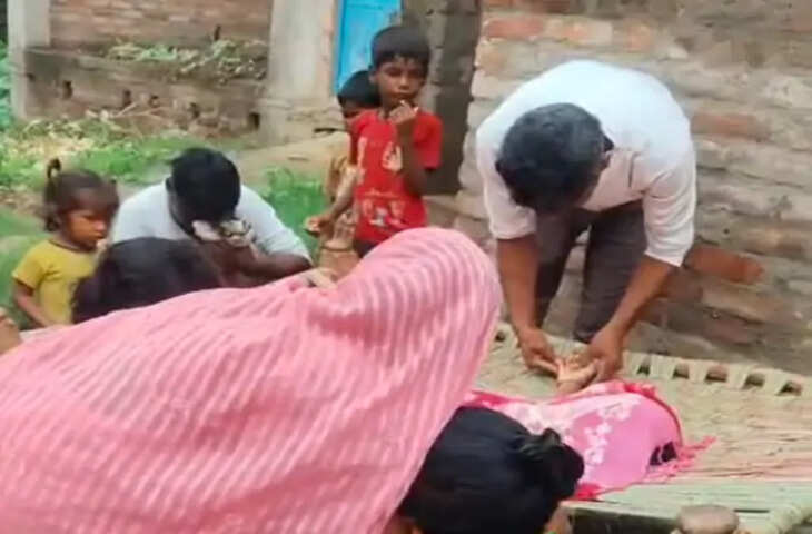 कौशांबी में सर्पदंश से 10 वर्षीय बालक की मौत, चारपाई के पास मिला 8 फीट लंबा सांप