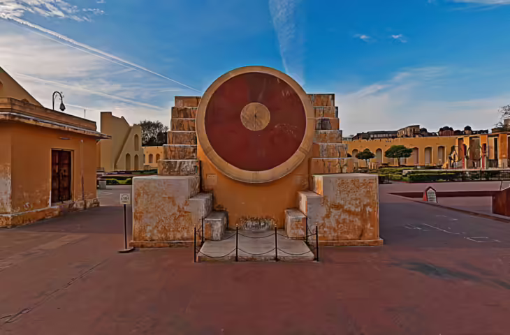 जयपुर के जंतर-मंतर में बनी है दुनिया की सबसे बड़ी सूर्य घड़ी, वीडियो में जाने 300 साल बाद भी कैसे सेकंड्स में बताती है सही समय ?