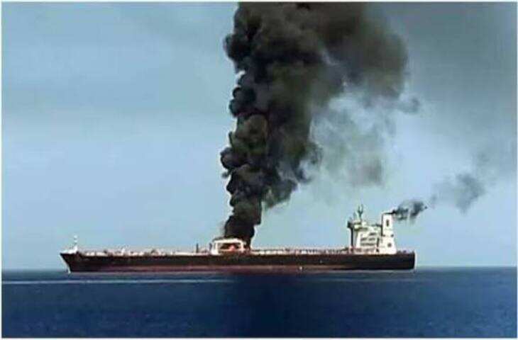 US-Iran Tension: अमेरिकी युद्धपोत पर मिसाइल हमला नाकाम, 5 ईरानी तेल टैंकरों पर कार्रवाई