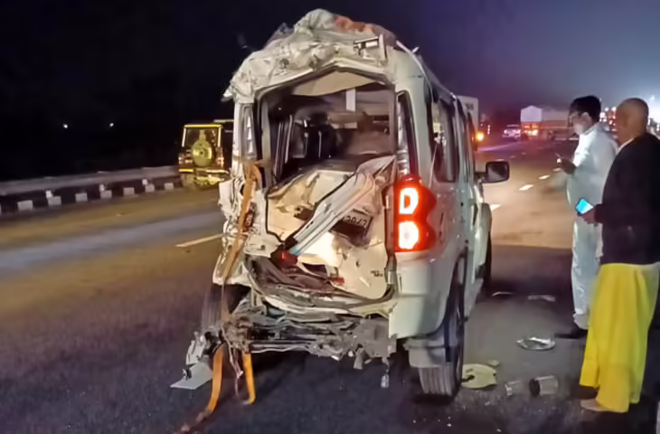 Bihar में महाकुंभ से लौट रहे श्रद्धालुओं की कार को ट्रक ने मारी टक्कर, तीन लोगों की मौत