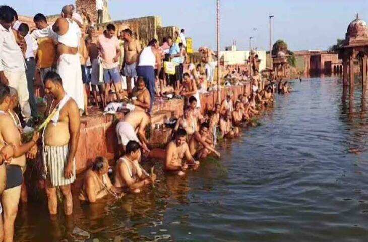 धौलपुर में पितृ पक्ष की शुरुआत, मचकुंड पर पूर्वजों के तर्पण के लिए उमड़े श्रद्धालु; वीडियो में जाने मंत्रोच्चार के बीच किया तर्पण