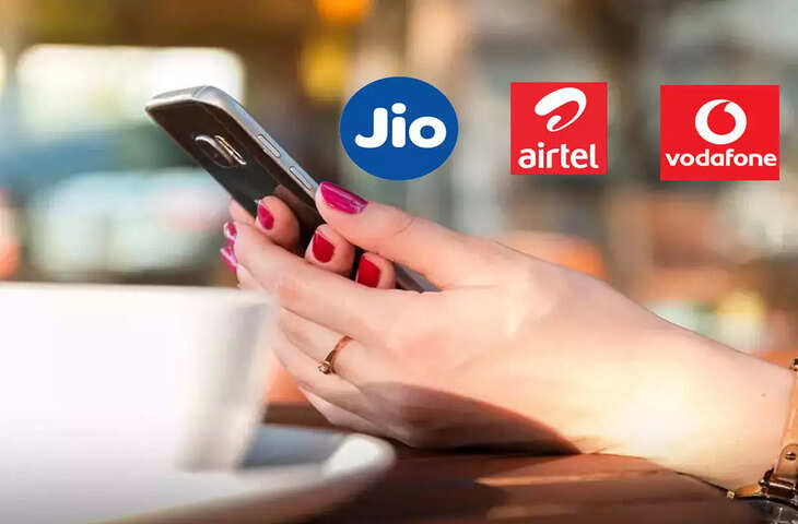 Jio, Airtel और Vi यूजर्स की हुई बल्ले-बल्ले!&nbsp;100 रुपये से वाले इन प्लान्समे दे रही&nbsp;20GB तक डेटा, यहां जाने पूरी डिटेल&nbsp;