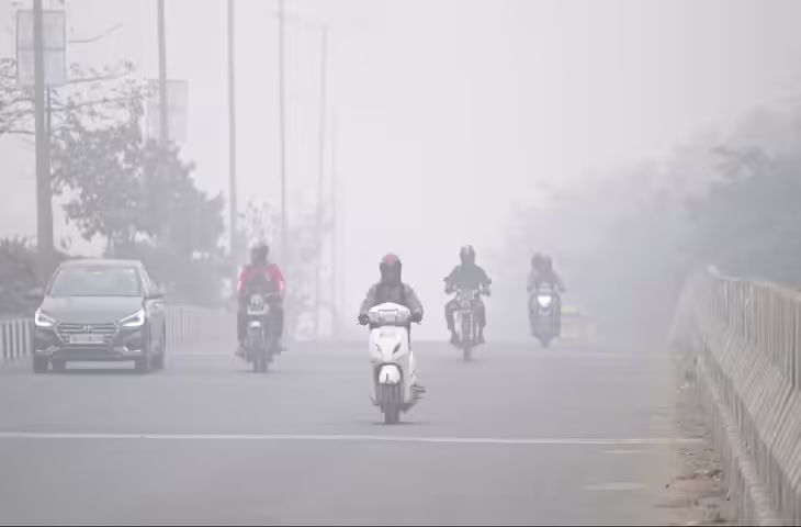 Delhi Weather Today: क्रिसमस पर मिलेगी धूप की राहत, कल से शीत लहर और कोहरा फिर बनेगा दिल्ली वासियों की मुसीबत&nbsp;