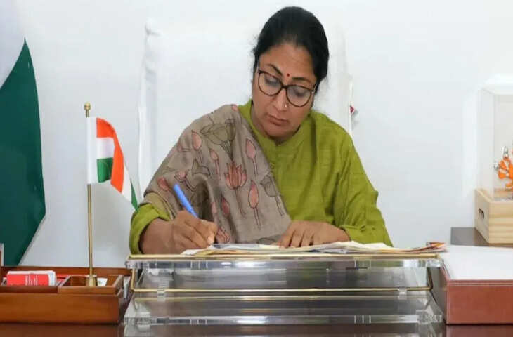 &lsquo;जनता से जुड़े मामलों में लापरवाही नहीं बर्दाश्त&rsquo;, दिल्ली CM की रेवेन्यू डिपार्टमेंट पर सख्ती