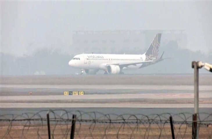 दिल्ली-एनसीआर में कड़ाके की ठंड और घना कोहरा, जनजीवन प्रभावित