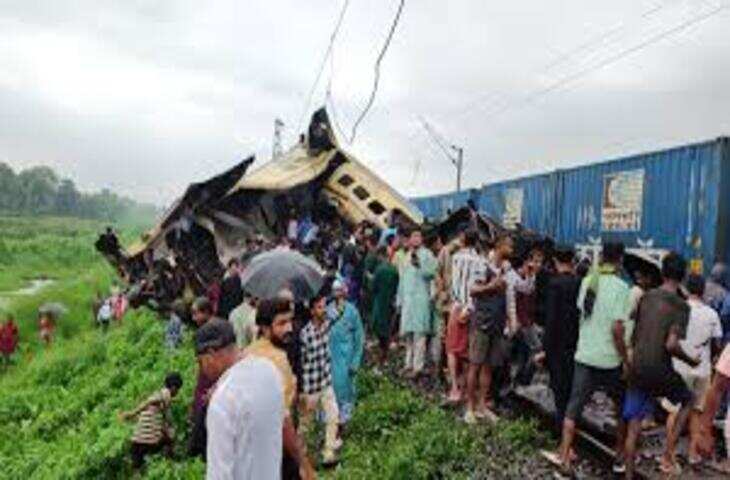 ट्रेन के जनरल कोच में पैसे मांगने पर विवाद, हिंसक झड़प का वीडियो वायरल