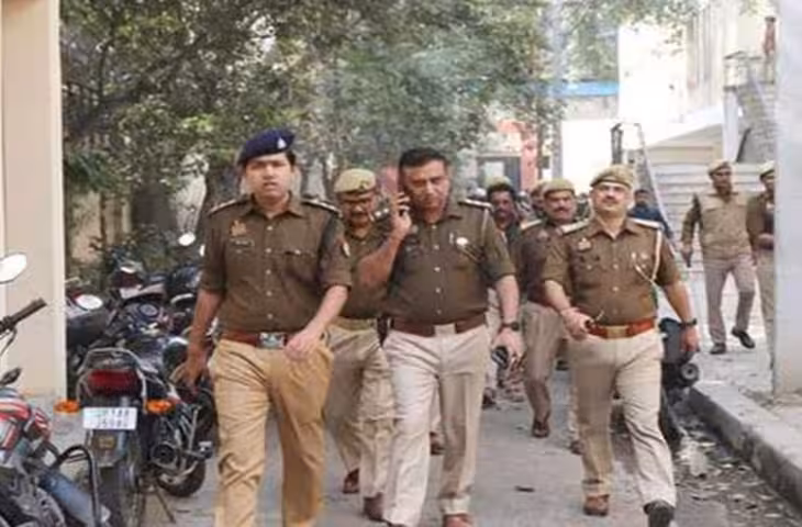 गाजियाबाद में पुलिसकर्मी पर हमला: ड्यूटी से लौटते समय 15 लोगों ने पीटा, मोबाइल तोड़कर फरार