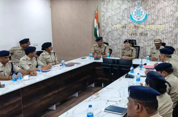 DIG सिमाला प्रसाद का बुरहानपुर दौरा, कानून व्यवस्था और त्योहारों की तैयारियों का लिया जायजा