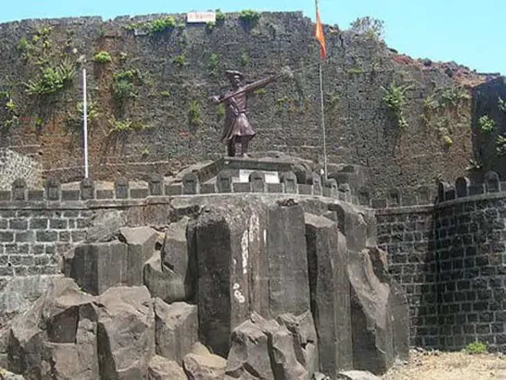 Nashik मजारी के खो जाने के बाद, पन्हाला किले में प्रवेश पर प्रतिबंध लगा दिया गया, हिंदू-मुसलमानों ने मिलकर इसका पुनर्निर्माण किया