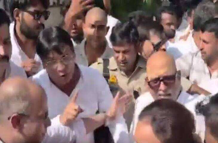 यूपी कांग्रेस दफ्तर में फिर हंगामा, जूते चलने का दावा; मोना ने संभाला काम, प्रमोद तिवारी हाथ जोड़कर मनाते रहे
