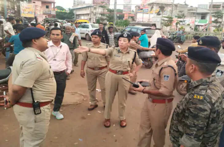 डोल ग्यारस और आगामी त्योहारों को लेकर शिवपुरी पुलिस अलर्ट, एसपी ने बाजारों में पैदल किया निरीक्षण
