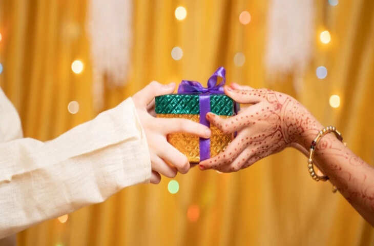 Unique Rakhi Gifts for Sister: इस रक्षाबंधन बहन को क्या दें? जानिए 7 प्रैक्टिकल और स्पेशल गिफ्ट आइडियाज