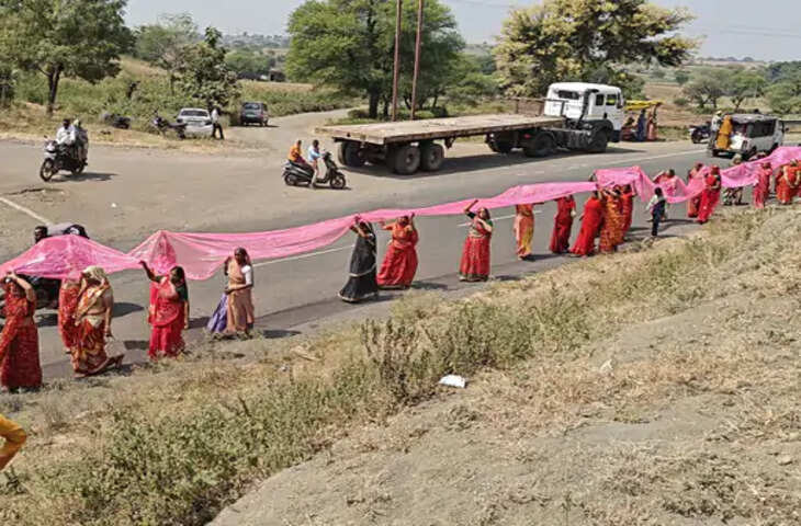 111 मीटर लंबी चुनरी के साथ निकली भव्य यात्रा, मां भद्रकाली को किया अर्पित; 1.25 लाख रुपये का घंटा भी भेंट