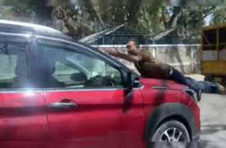 सड़क पर गुंडागर्दी का वीडियो वायरल, राहगीरों ने दिखाई बहादुरी, लोगों ने की तारीफ