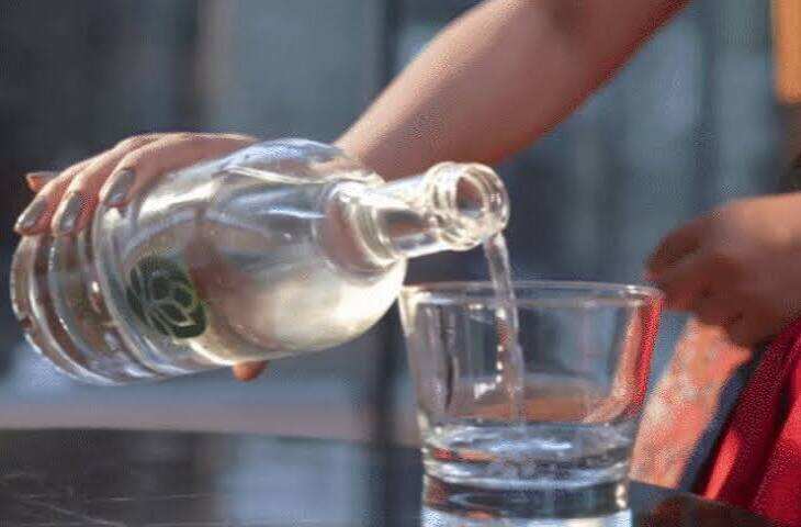 60 रुपये की पानी की बोतल पर 175 रुपये वसूले, अब होटल को झटका; उपभोक्ता आयोग का बड़ा फैसला