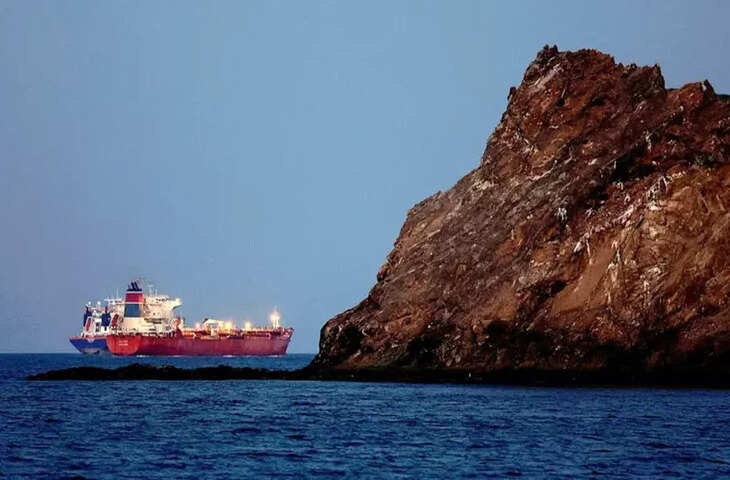 पाकिस्तानी जहाज को होर्मुज पार करने की नहीं मिली इजाजत, ईरान ने बीच रास्ते से लौटाया वापस​​​​​​​