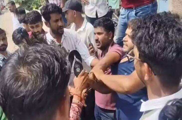 सवाई माधोपुर में बोलेरो और बाइक की टक्कर के बाद हंगामा, दो महिलाओं ने युवकों को चप्पलों से पीटा; एक घंटे जाम रही हम्मीर पुलिया