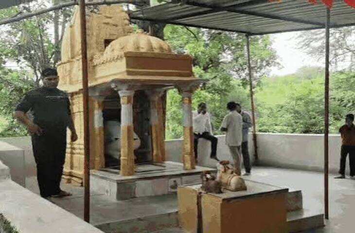 उदयपुर में शिव मंदिर में मूर्ति तोड़फोड़, फुटेज में देंखे पार्वती माता के दोनों हाथ टूटे मिले; ग्रामीणों में आक्रोश