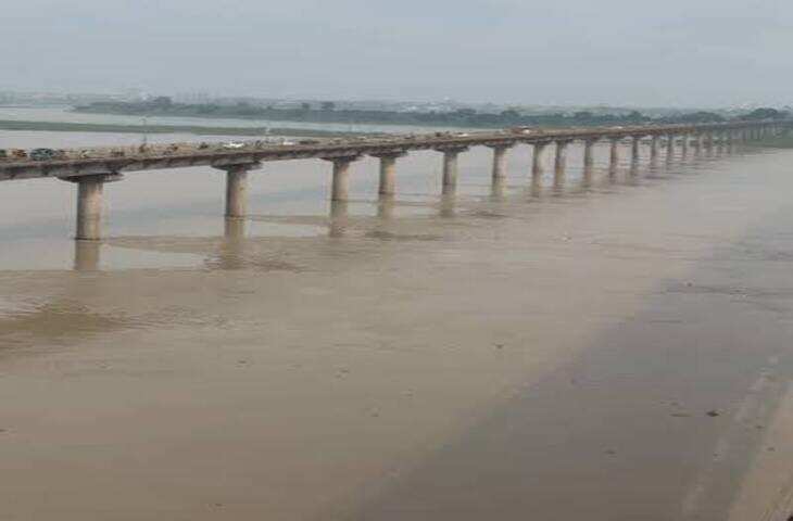 प्रयागराज में सुबह से रिमझिम बारिश, छाए रहे बादल; शाम तक तेज बारिश का अलर्ट, नदियों का बढ़ा जलस्तर
