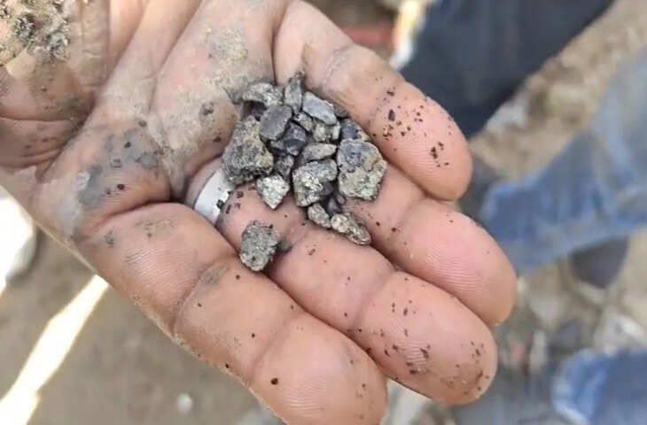 अलवर में जलदाय विभाग की बोरिंग में चमकदार वस्तु ने मचाया हड़कंप, वीडियो सोशल मीडिया पर वायरल