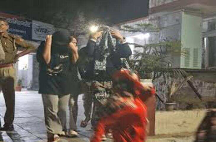 वीडियो में देखें जोधपुर में आधी रात स्पा सेंटर पर छापा, थाईलैंड की 10 युवतियां पकड़ी