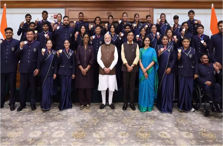 PM मोदी ने पदक विजेता भारतीय खिलाड़ियों से की मुलाकात, उपलब्धियों की सराहना करते हुए कही बड़ी बात