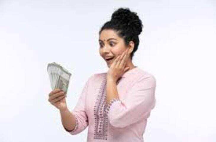 सुनो हाउस वाइफ! अब सिर्फ घर संभालना नहीं खाली समय में घर बैठे कमाओ हजारों रुपए, वायरल वीडियो में जानिए 8 आसान तरीके