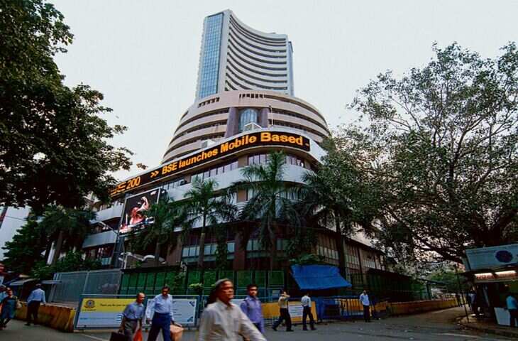 Stock Market closing :&nbsp;बाजार में लगातार दूसरे दिन सुस्ती निफ्टी मामूली बढ़त के साथ 24,636 पर बंद,&nbsp;जबकि सेंसेक्स 373 अंक चढ़ा&nbsp;
